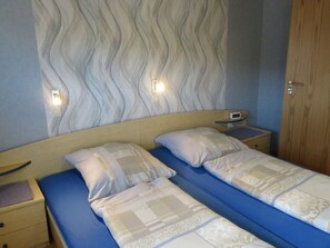 Apartment | 3 bedrooms, individually furnished - Holiday Apartment Dream View (Edertal)