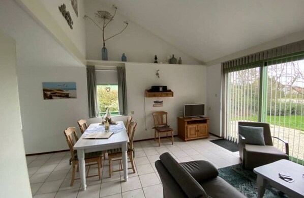 Living room - Holiday Home Albatros 191 (Julianadorp)