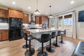 Fridge, microwave, oven, stovetop - Escape to Chub Lake Retreat: Waterfront Luxury House in Carlton, Minnesota (Carlton)