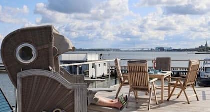 Houseboat Liliput Comfortable Holiday Residence