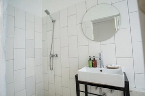 Room - Oon Poshtel X Cafe (Chiang Mai)