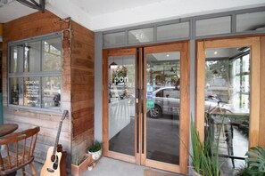 Unclassified image, 5 of 31, button - Oon Poshtel X Cafe (Chiang Mai)
