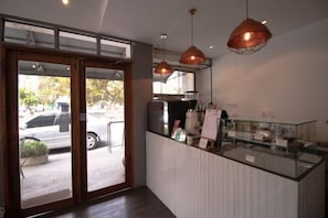 Coffee shop - Oon Poshtel X Cafe (Chiang Mai)