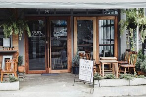 Unclassified image, 4 of 31, button - Oon Poshtel X Cafe (Chiang Mai)