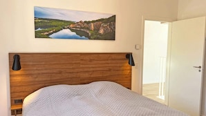 House | 7 bedrooms, individually furnished - 14 Person Holiday Home in Ronne (Ronne)