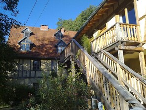 Exterior - Lindenblatt ' Right (Urbar)