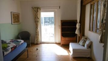 House | 4 bedrooms, individually furnished, iron/ironing board
