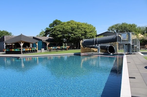Trailer | Piscina | Piscina externa