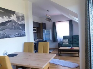 Apartment | Dining