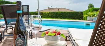 Regarda - Villa Celebrity with pool and stunning lake view