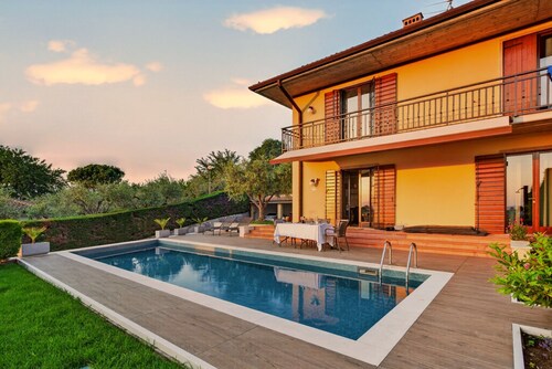 Regarda - Villa Celebrity with pool and stunning lake view