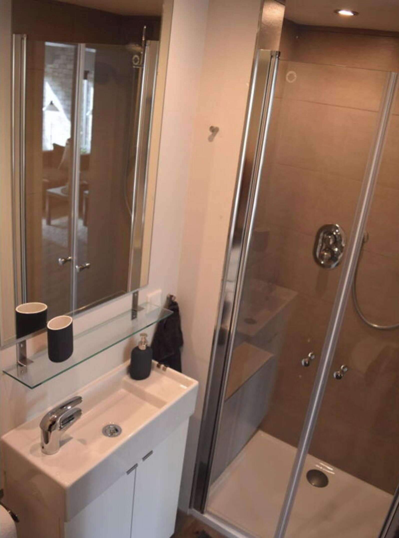 Apartemen | Kamar mandi | Handuk