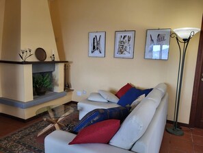 Living area - Apartment Monte Santa Maria With Pool Views (Monte Santa Maria Tiberina)