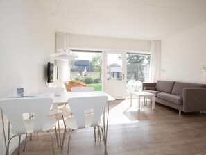 Dining - 4 Person Holiday Home on a Holiday Park in Blavand (Blavand)