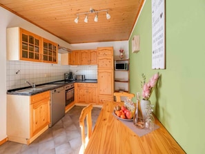 Apartment | Private kitchen - Holiday Home in the Eifel-mosel With Garden (Roes)