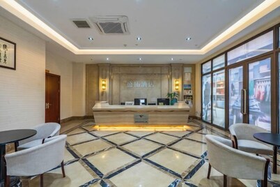 Hangzhou Tonglu Shengtuo Serviced Apartment (Tonglu East Station Jiangnan Town)