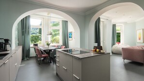 A modern kitchen with an island, dining area, and living space. - Maria Luise Comfortable Holiday Residence (Bad Harzburg)