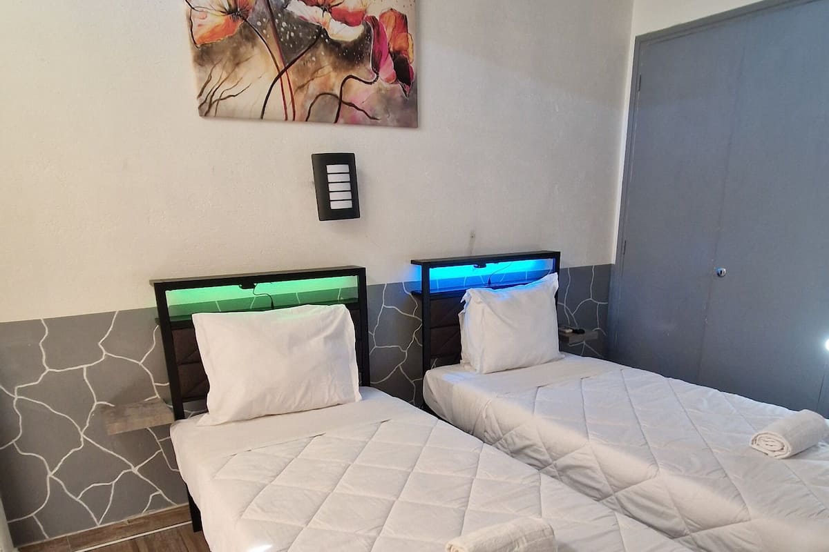 Triple Room | Desk, WiFi (free)