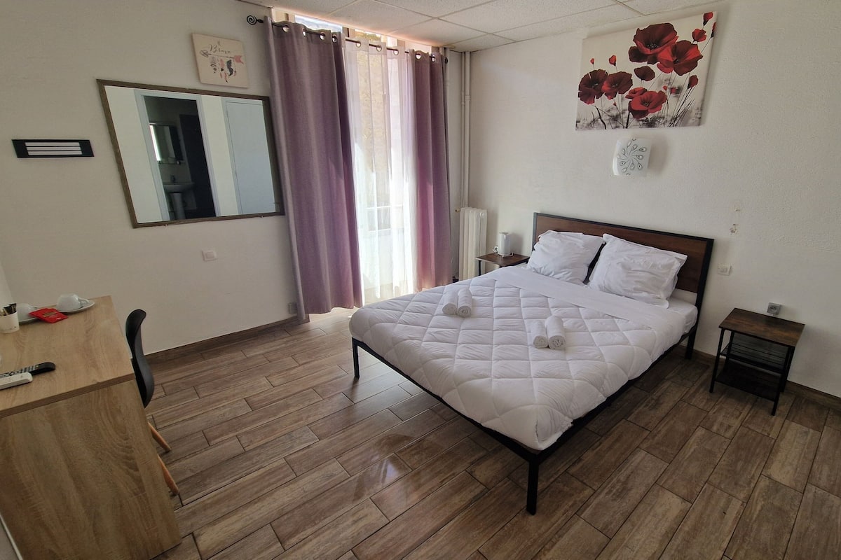 Habitación Confort doble | Escritorio, sistema de insonorización, wifi gratis