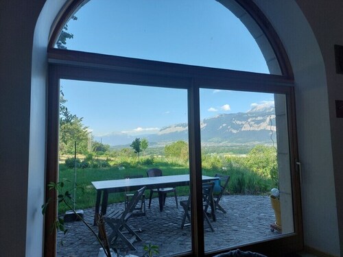 Ancien Corps de Ferme Rénové au Pied des Montagnes, Idéal Pour les Familles