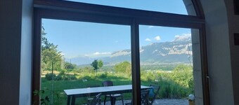 Ancien Corps de Ferme Rénové au Pied des Montagnes, Idéal Pour les Familles