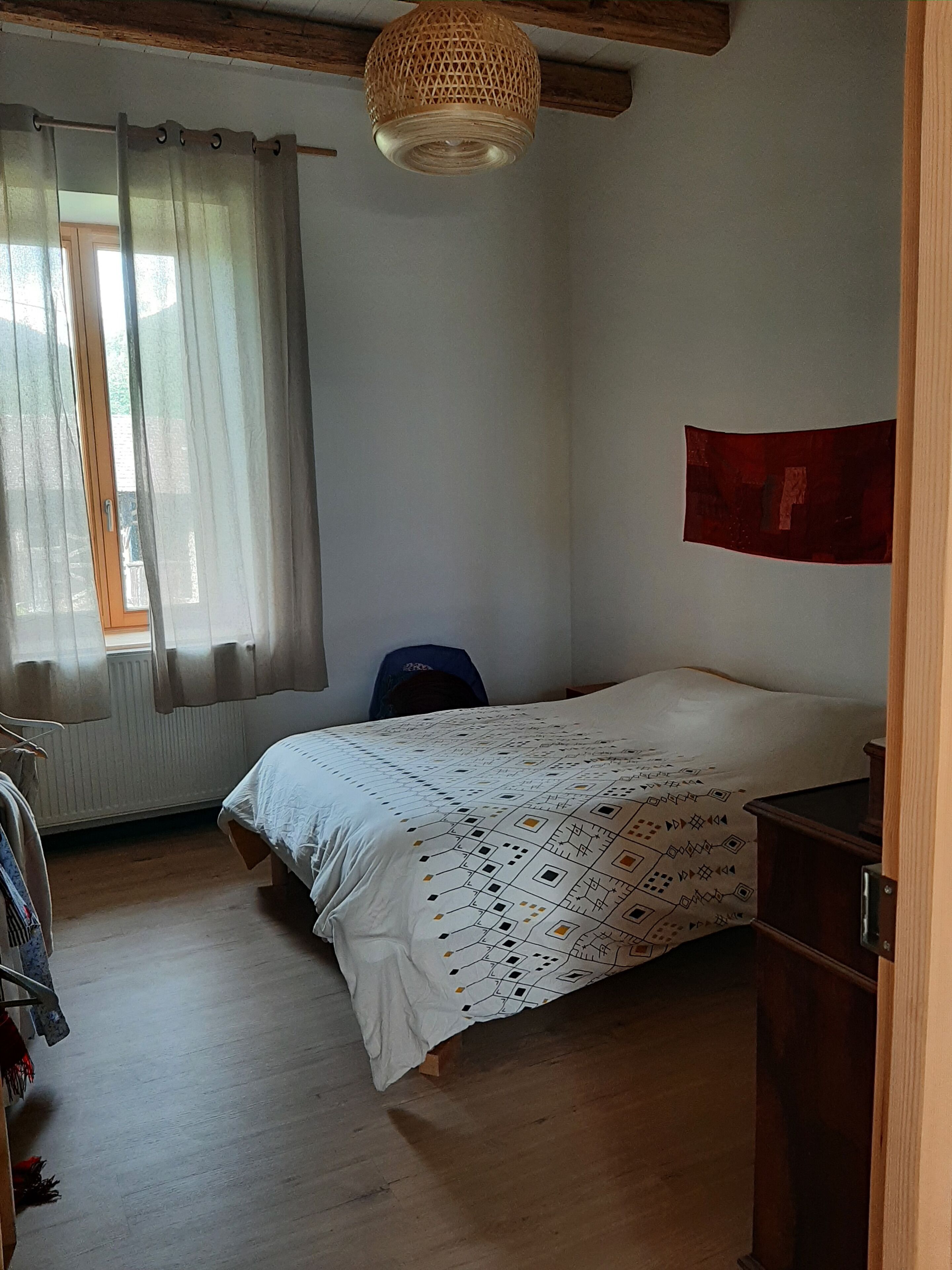 5 chambres, fer et planche à repasser, Wi-Fi, draps fournis