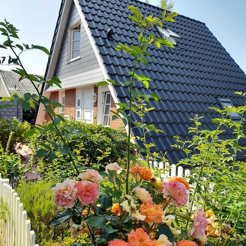 Sehr schönes Ferienhaus mit Garten in ruhiger Lage, nur 700m vom Strand entfernt