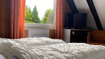 3 bedrooms, bed sheets, wheelchair access