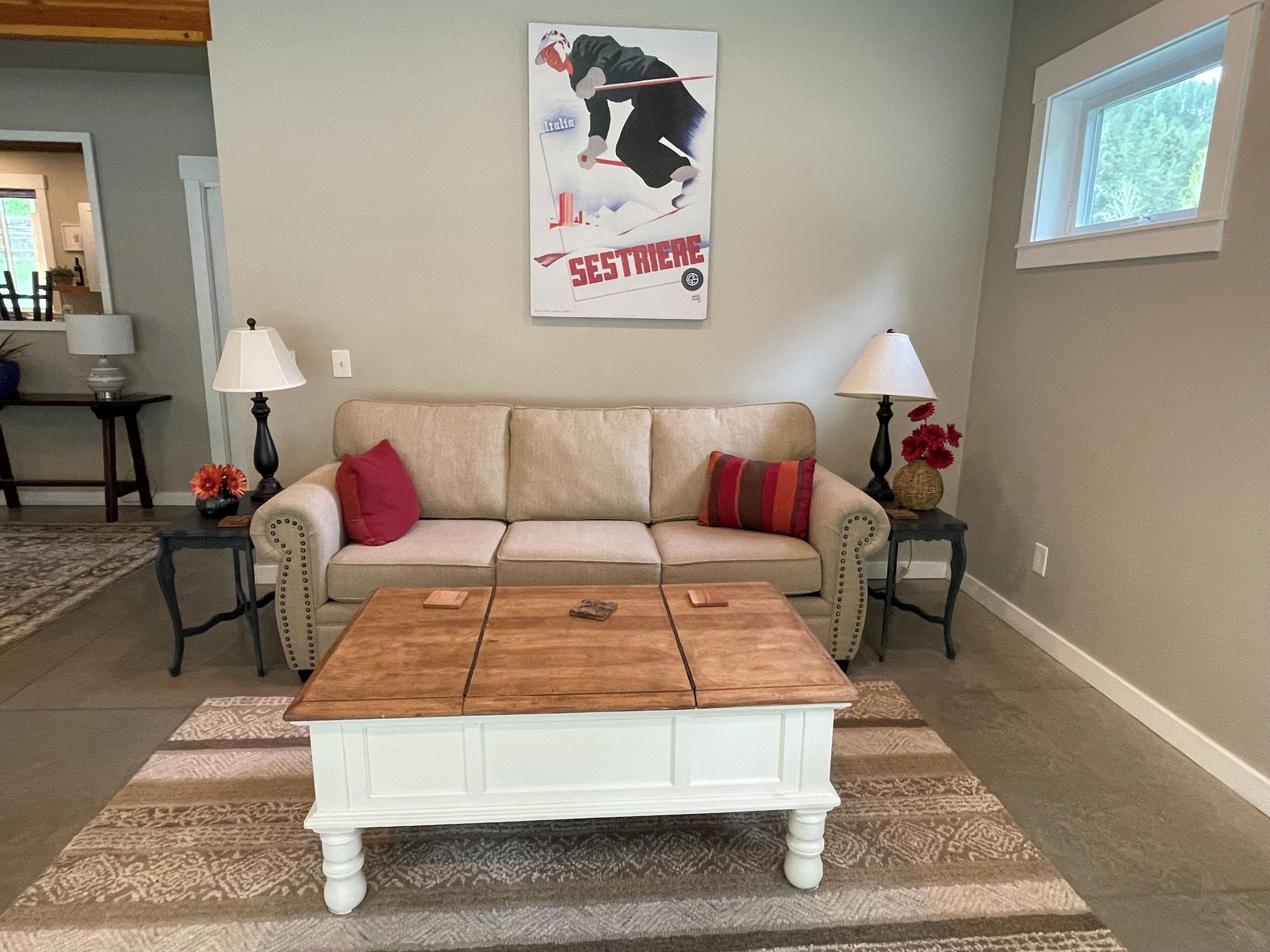 The Bungalow on Eagle Creek.  Cozy. Private.  Close to town & forest.
STR 00900