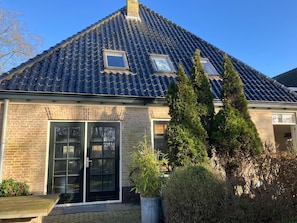 House | Exterior - Spacious Holiday Home Close to the sea (Burgerbrug)