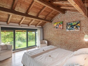 1 bedroom, individually furnished, bed sheets - Stagno Lombardo Garden Flat (Stagno Lombardo)