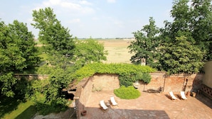 Unclassified image, 2 of 23, button - Stagno Lombardo Garden Flat (Stagno Lombardo)