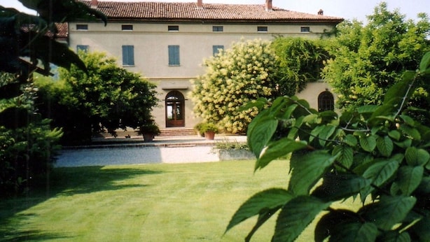 Unclassified image, 1 of 23, button - Stagno Lombardo Garden Flat (Stagno Lombardo)