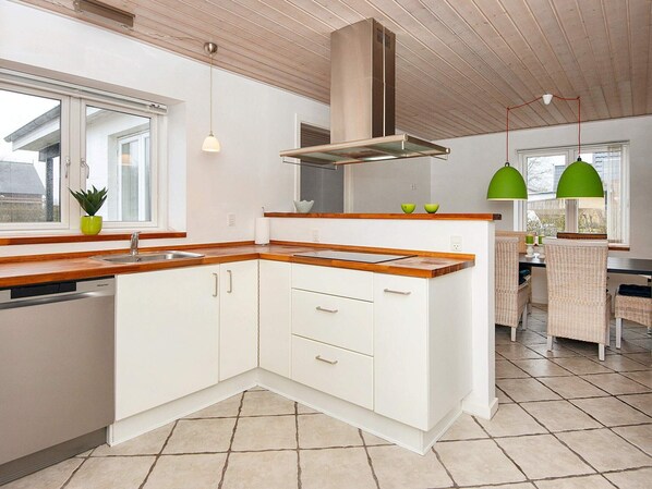 House | Private kitchen - 4 Star Holiday Home in Orsted (Ørsted)