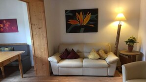 Living room - Snug Apaartment in Oberammergau (Oberammergau)