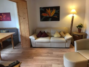 Living room - Snug Apaartment in Oberammergau (Oberammergau)
