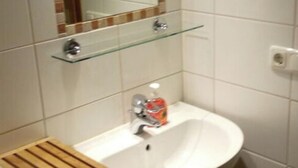 Apartment | Bathroom - Snug Apaartment in Oberammergau (Oberammergau)