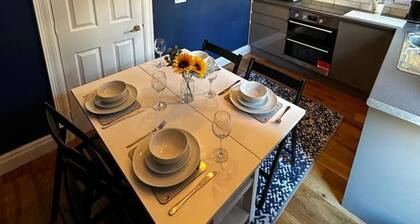 Four bedroom house with free parking in Hull old town, buzzing night life