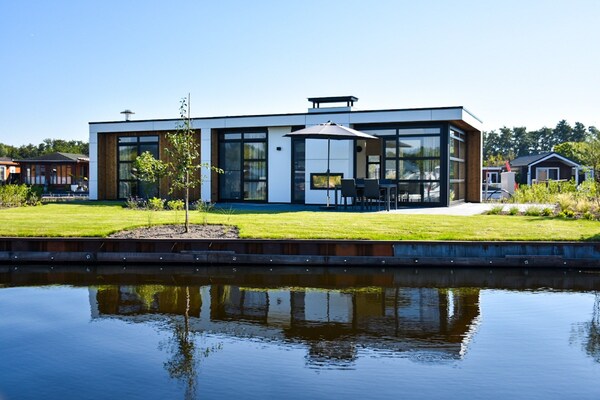 Luxury Waterfront Escape - Hilversum