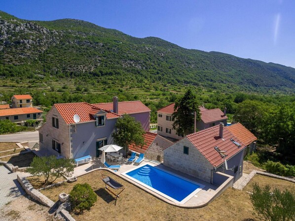 House | Pool