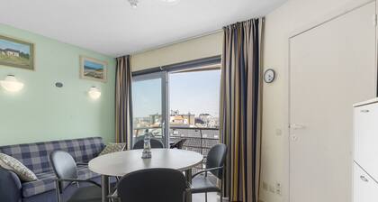 Spacious Studio Near Seafront