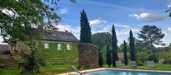 La Clé des Champs in Barbat, Nature-Filled Home with Pool in a Wooded Park