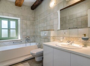 Villa | Bathroom