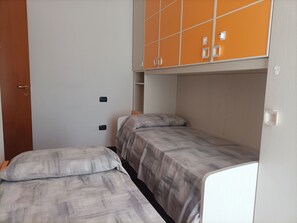 2 Schlafzimmer, Schreibtisch, Bügeleisen/Bügelbrett, kostenloses WLAN