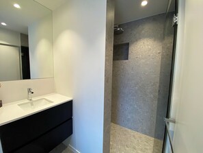 Apartment | Bathroom - Apartment Nieuwpoort Near Sandy Beach (Nieuwpoort)