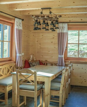 Dining - Hackihutte Mountain hut (Rangersdorf)