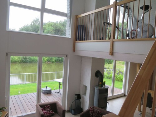 Cosy Apartment by the Lake