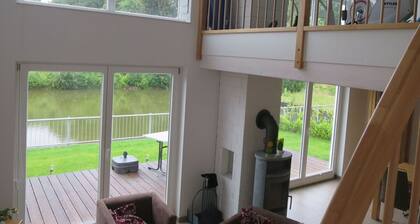 Cosy Apartment by the Lake