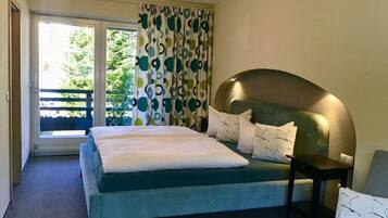 Rumah | Dilengkapi dengan perabotan berbeda-beda dan setrika/meja setrika