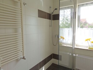 Bathroom - Apartment on the Beach With sea View (Lohsa)